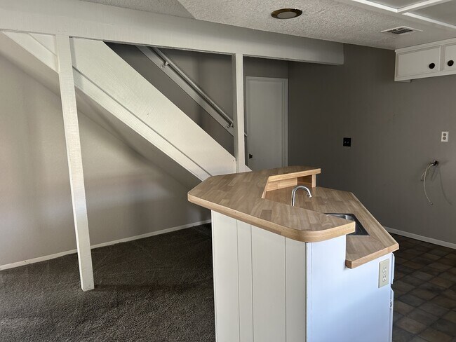 Building Photo - 16780 Green Tree Blvd