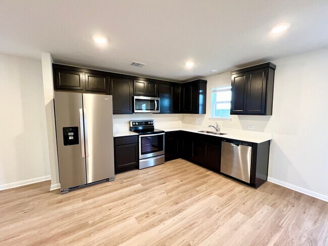 Foto del edificio - Brand new 3 bedroom, 2 bath home for lease