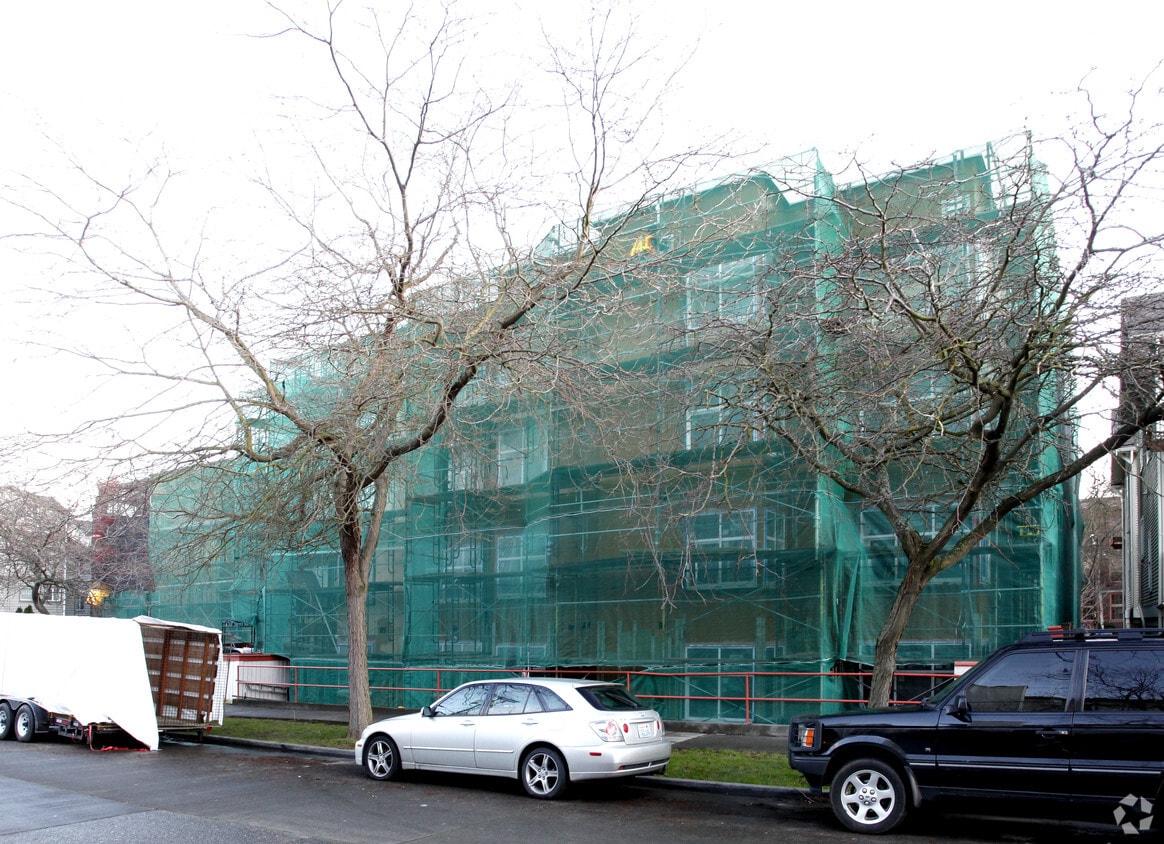 Building Photo - Olmsted Manor
