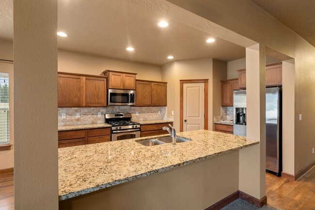 Building Photo - Great Location, Single Family Home, CDA, Pet Friendly