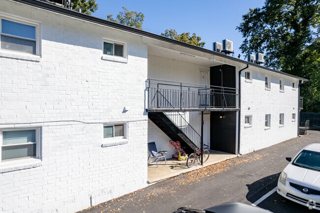 Building Photo - 728 Formwalt St SW