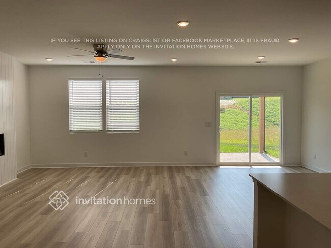 Foto del edificio - 271 W Millbrook Dr