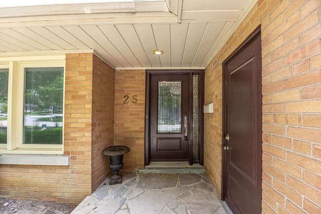 Building Photo - 25 Abinger Crescent
