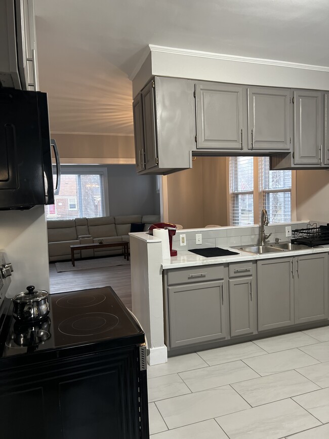 Building Photo - 2824 Parker St