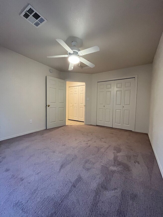 Building Photo - 2 Bedroom/2Bath Duplex Apartment