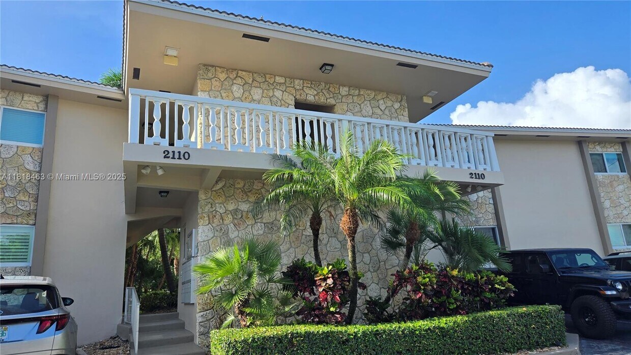 Foto principal - 2110 NE 39th St
