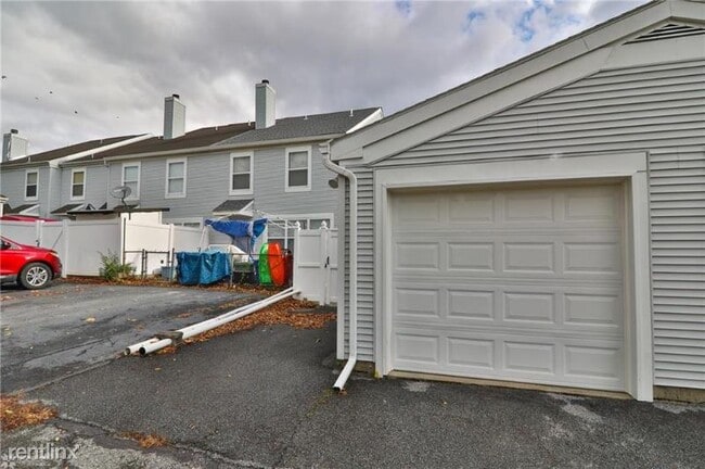 Building Photo - 3 br, 2.5 bath Townhome - 1257 Forest Rd