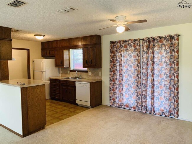 Foto del edificio - 1214 Sun Valley Dr