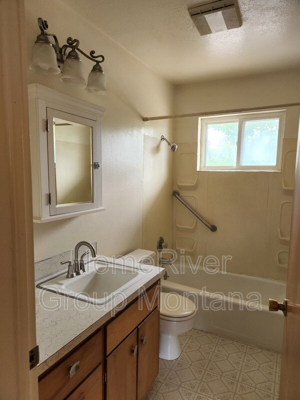 Building Photo - 4670 23rd Ave
