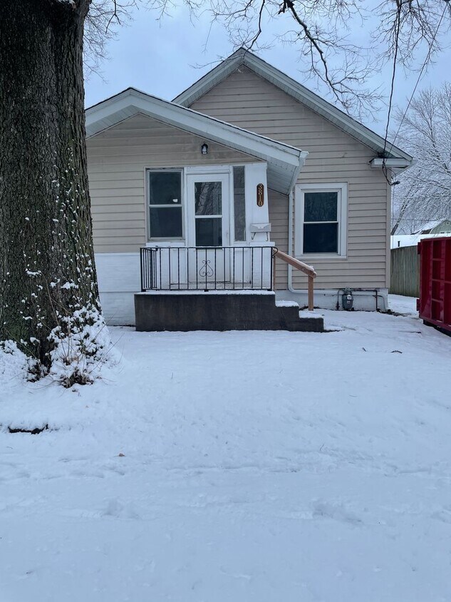 Primary Photo - Fully Remodeled 2 Bedroom 1 Bath home