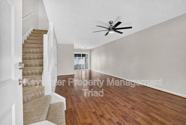 Building Photo - 104 Tannenbaum Cir
