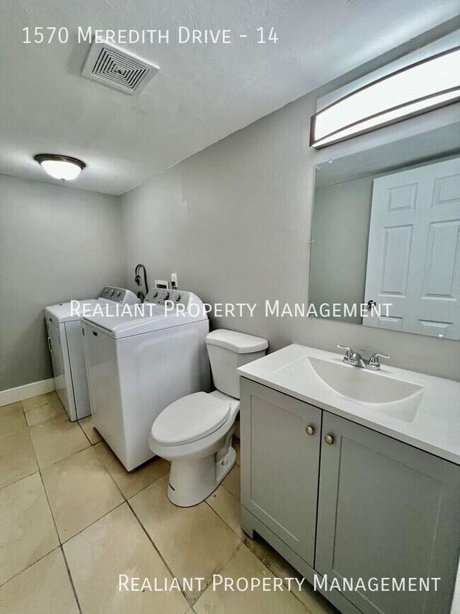 Foto del edificio - 1570 Meredith Dr