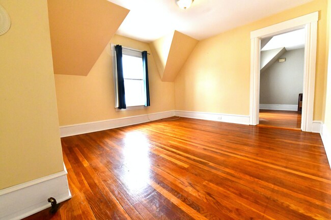 Living room - 869 Valley St