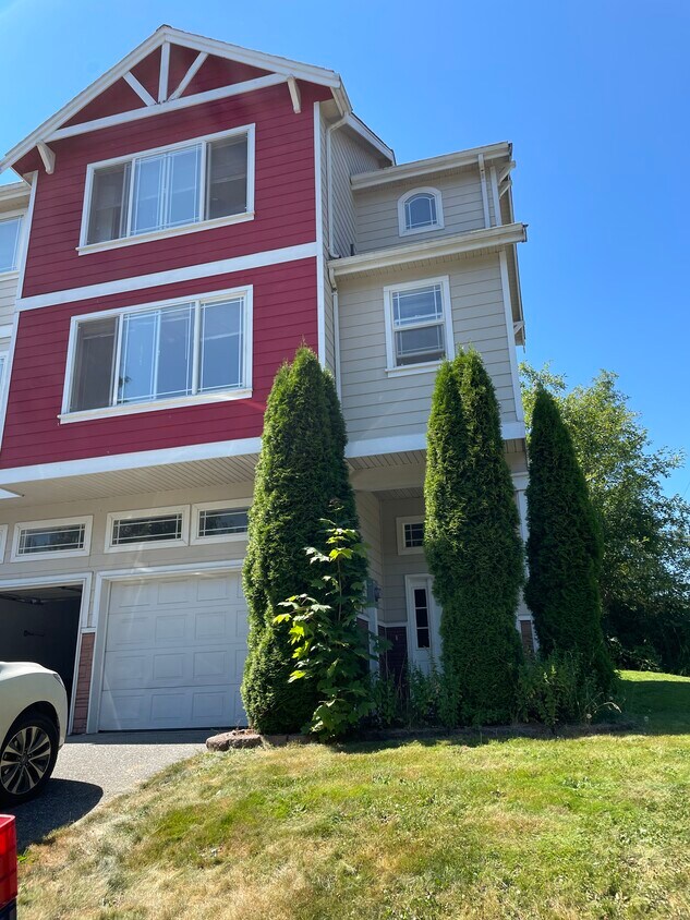 Front - 4251 Archer Dr