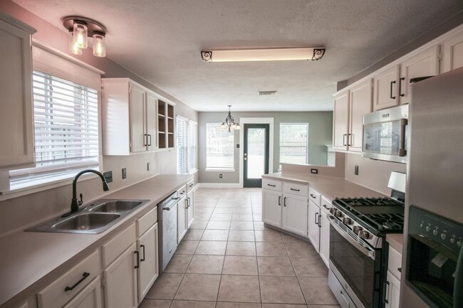 Building Photo - 3005 Wood Hollow Dr