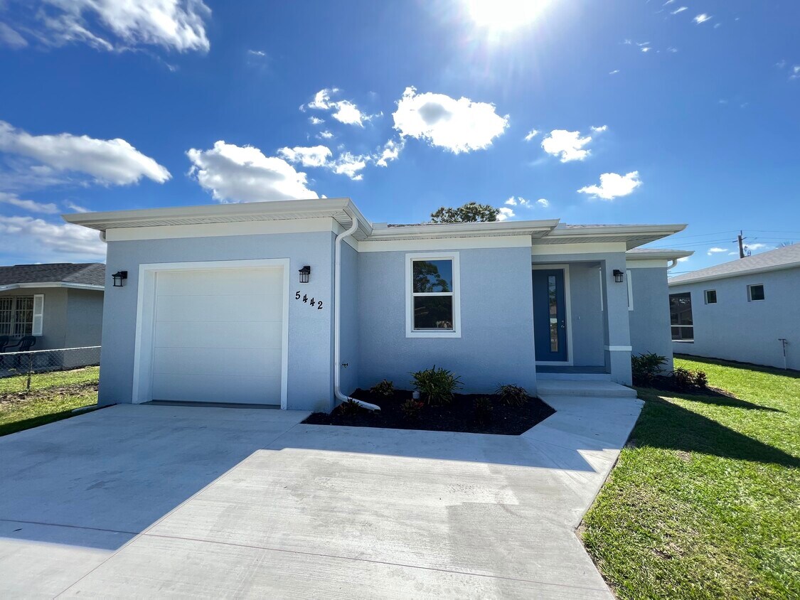 Foto principal - 5442 Hardee St