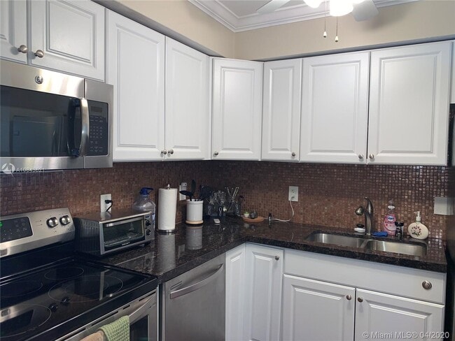 Building Photo - 1145 NE 18th Ave