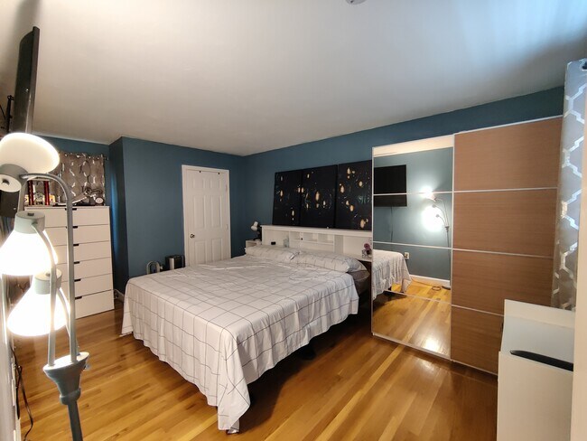 Dormitorio 1 - 235 Columbia Rd