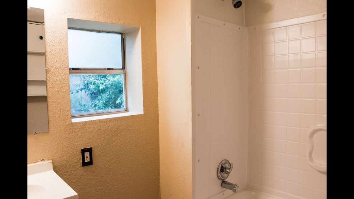 1316 1/2 N Battlebell Rd, Highlands, TX 77562 House for Rent in