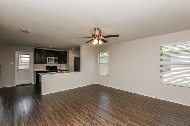 Foto del edificio - 412 Blue Crow Ln