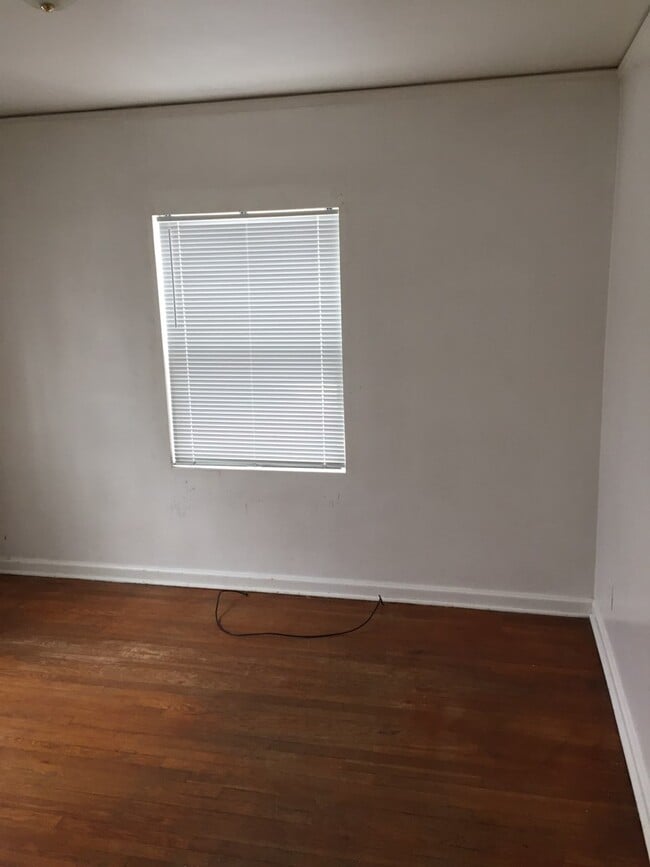 Building Photo - 1805 Glenbrook Dr