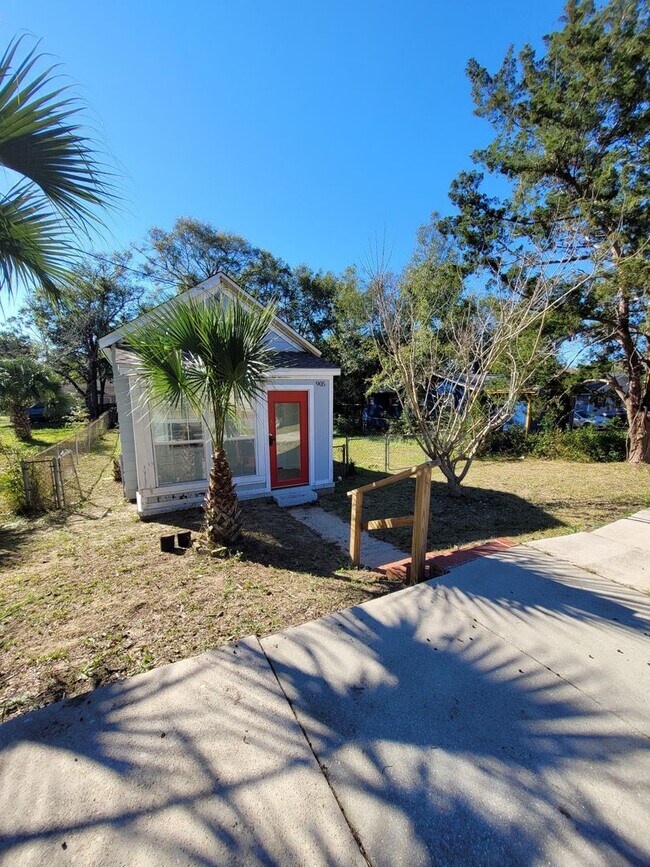 Foto del edificio - 905 W Belmont St