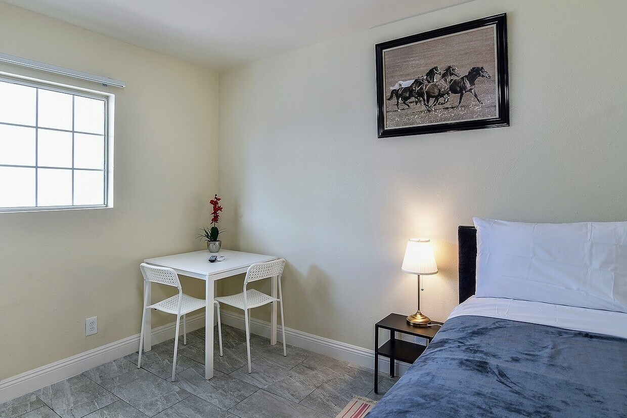 West Adams Studio Apartments Apartments in Los Angeles, CA Westside