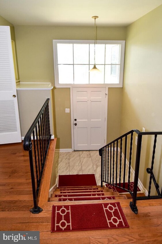 Primary Photo - 2453 Villanova Dr