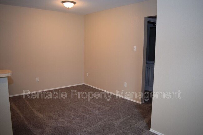 Foto del edificio - 8028 Doreen Ave