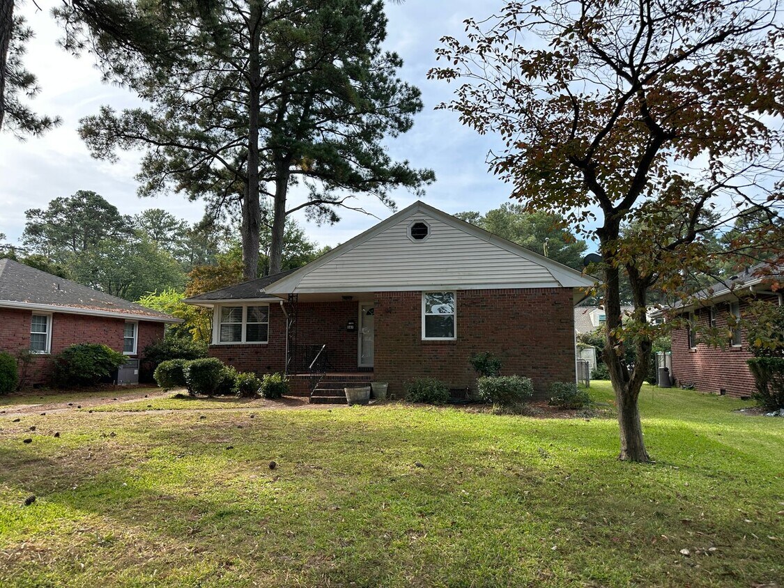 Primary Photo - 4 Bedroom Brick Ranch in Norfolk