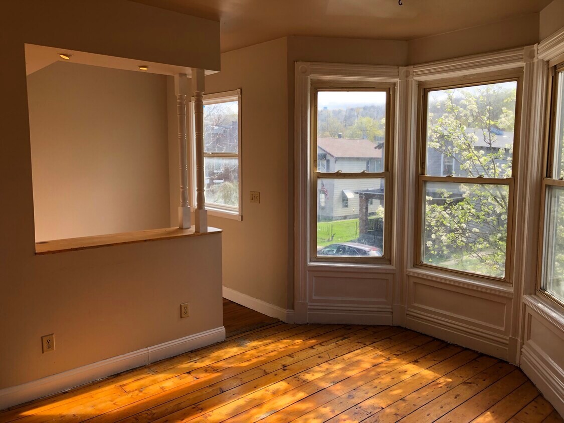 Living Rm - 549 5th Ave