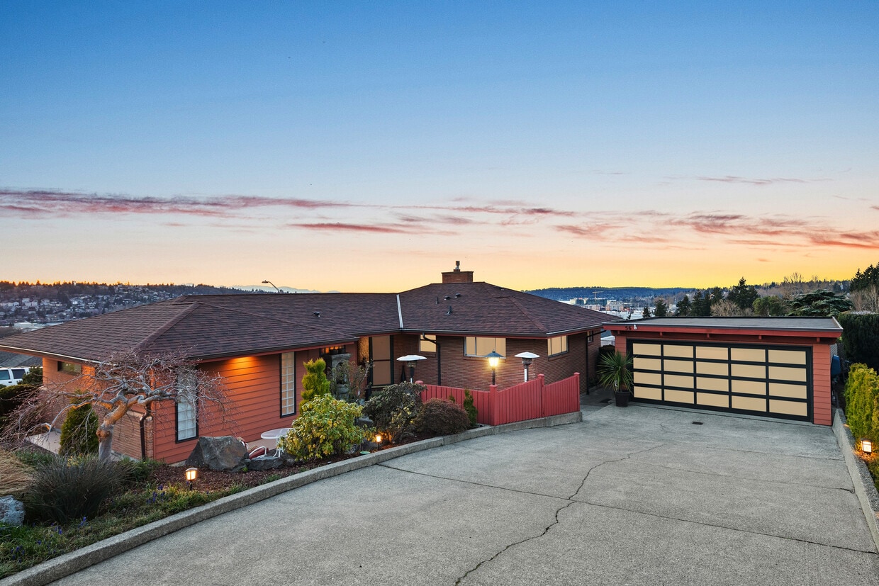 Primary Photo - 56 Monterey Dr NE