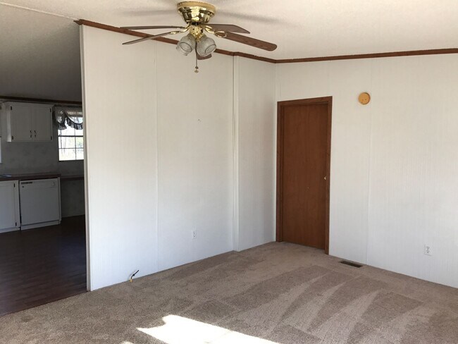 Building Photo - 3BR Home in Denver