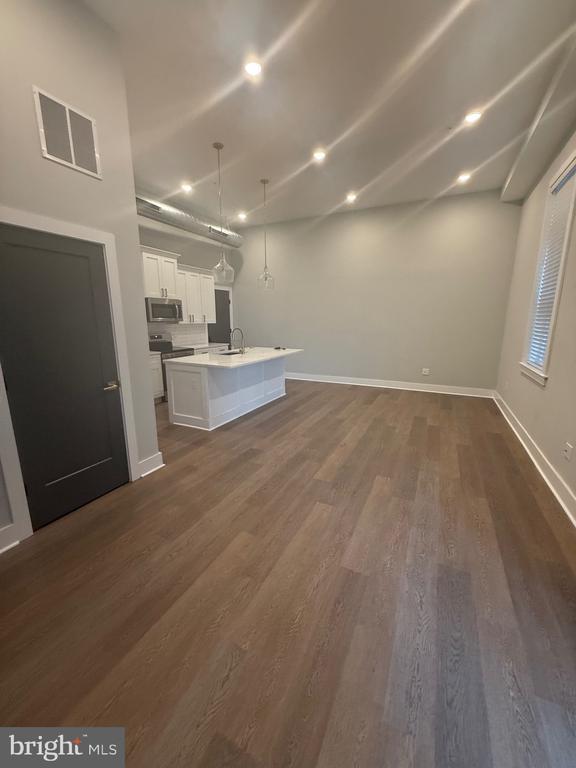 Foto del edificio - 5830 Henry Ave