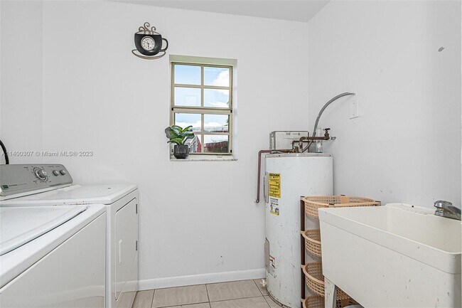 Foto del edificio - 2442 NW 34th St