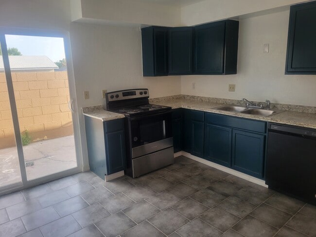 Foto del edificio - 12616 Copper Ave NE