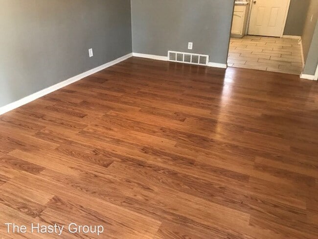 Building Photo - 2 br, 1 bath House - 511 S Vassar Avenue