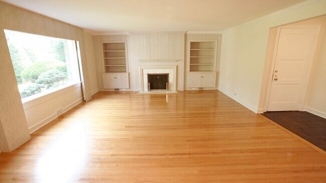 Foto del edificio - 460 Highcrest Dr