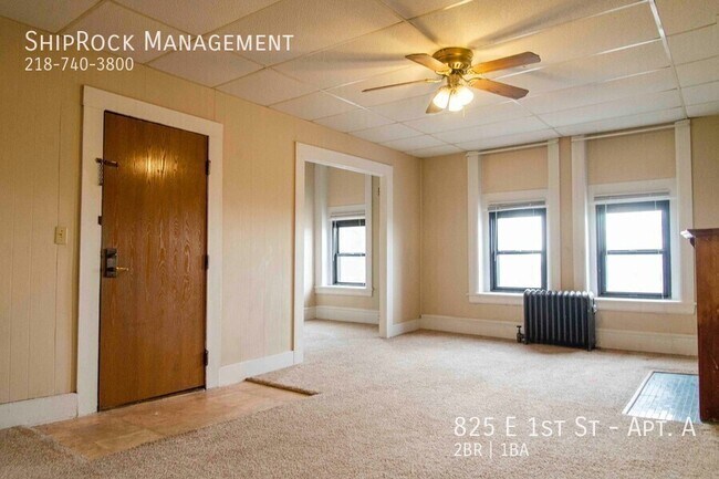 Building Photo - 825 E 1st St