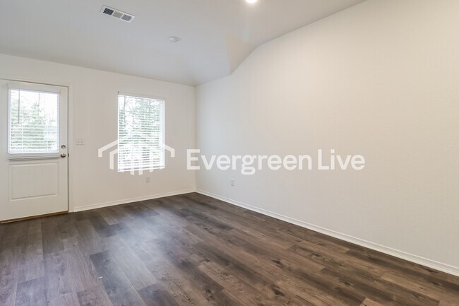 Foto del edificio - 163 Meadow Dr