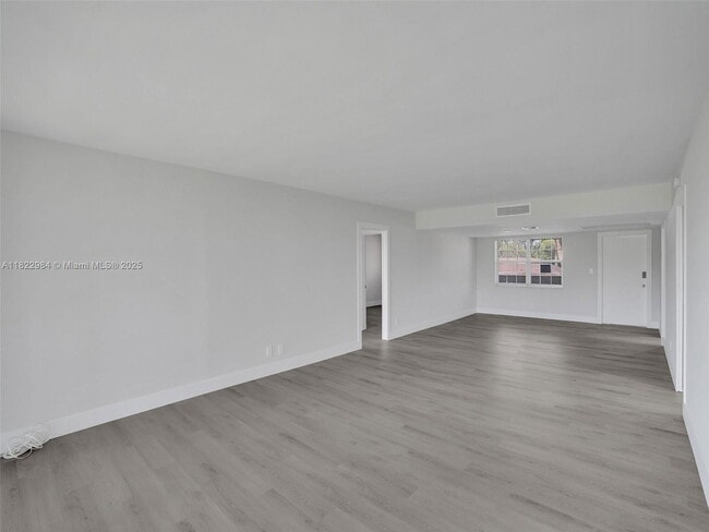 Foto del edificio - 3700 Oaks Clubhouse Dr