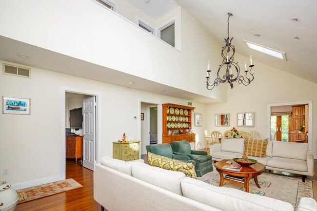 Foto del edificio - 49 Wooded Oak Ln