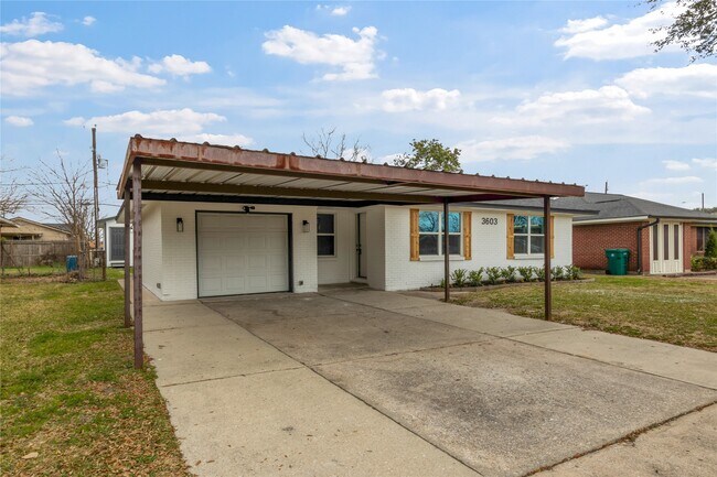 Foto del edificio - 3603 Mattye Maye Dr