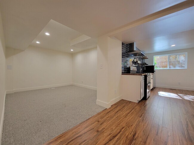 Building Photo - 8796 Grand Oak Dr