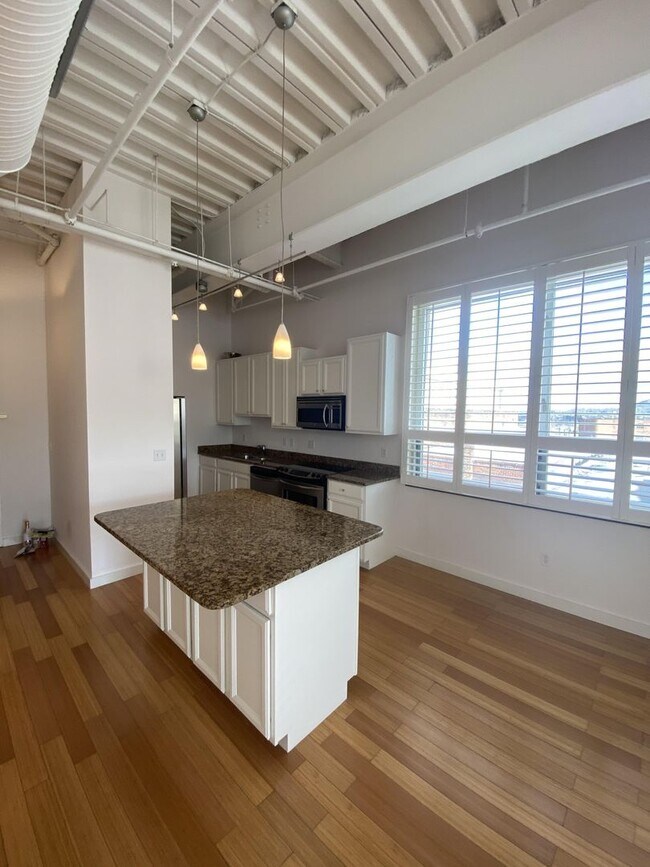 Foto del edificio - Amazing Studio with Patio and Views