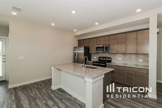 Foto del edificio - 557 Raglands Rd