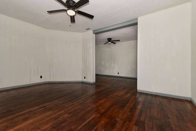 Building Photo - 1507 Bois D'Arc St