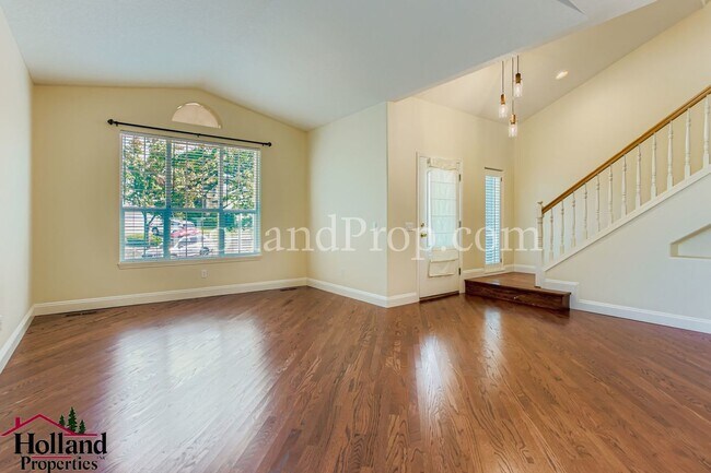 Building Photo - Modern 4-Bedroom Townhouse in the Bethany ...