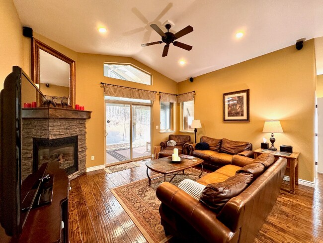 Building Photo - 153 Oakmont Lp