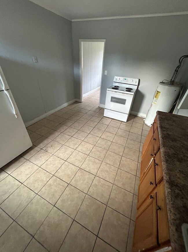 Building Photo - 724 Miller Rd